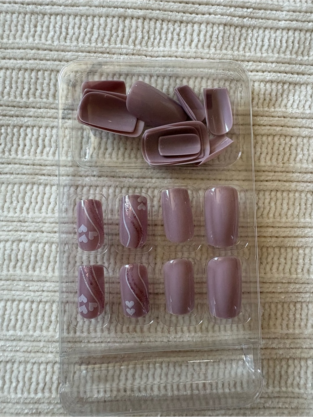 Elegant Mauve Pink Press-On Nails with Heart Accent